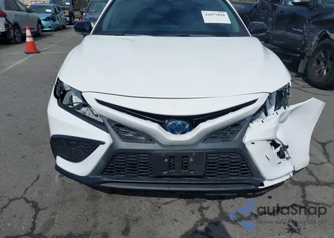 2022 Toyota Camry Nightshade Edition Hybrid из США, поврежденный, VIN 4T1G31AK5NU042347